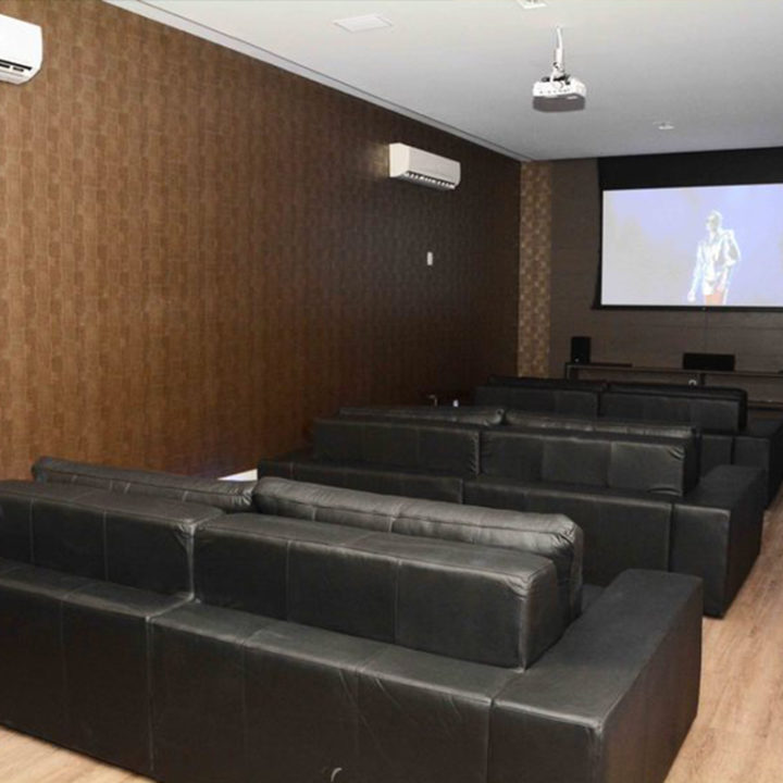 cinema do condominio Atlantic Blue